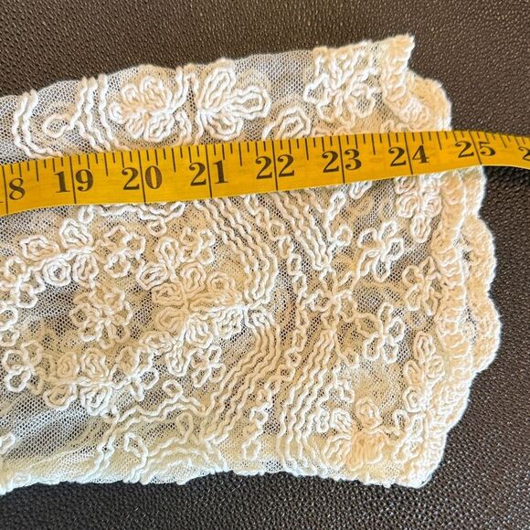 cupcakes & cashmere Cream Button Down Bohemian Lace Blouse size medium - Picture 13 of 13